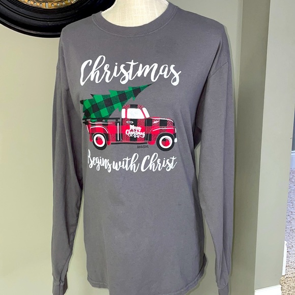 Gildan large, long sleeve, gray Christmas shirt. - Picture 2 of 6